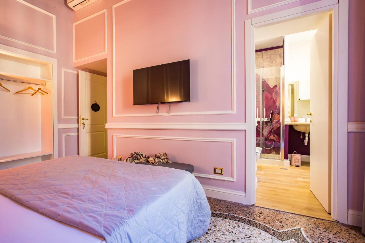 Hold - Luxury Couette-café