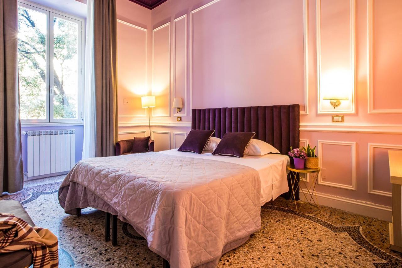 Hold - Luxury Couette-café 2*