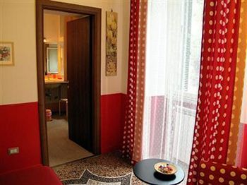 Frühstückspension Hold - Luxury 2*