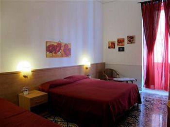 Frühstückspension Hold - Luxury 2*